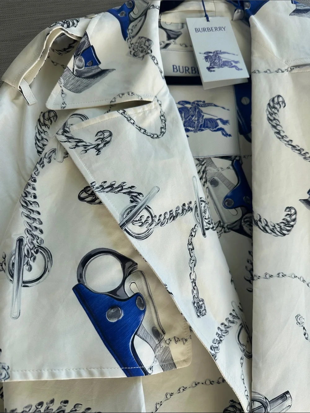 Burberry White Trench Coat Knight Hardware Tricotine - fitting up to Sz 20 - Picture 7 of 14